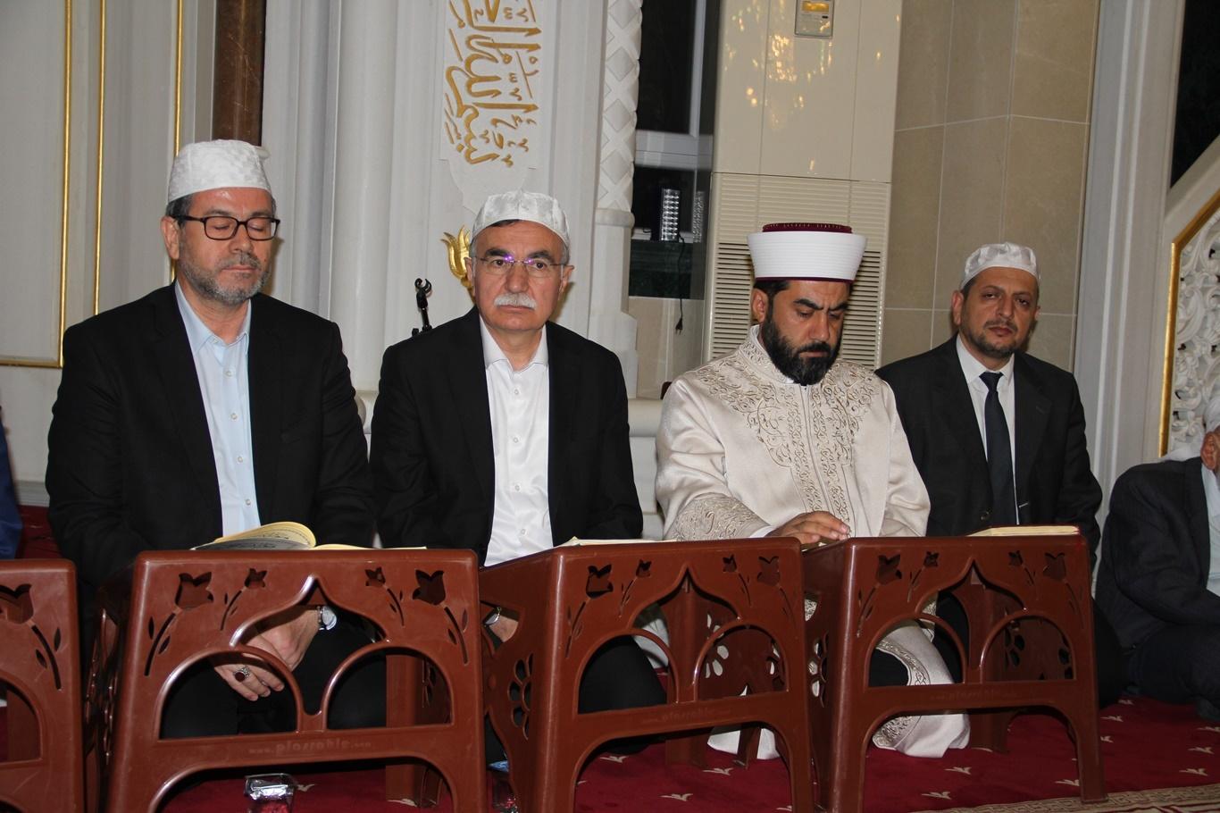 "Müslüman bir toplumda aileyi zayıflatacak hususlardan kaçınmalıyız"